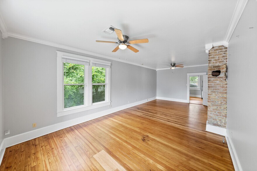 More Photos Of 2032 E Cesar Chavez St, Austin Office Residential For Sale