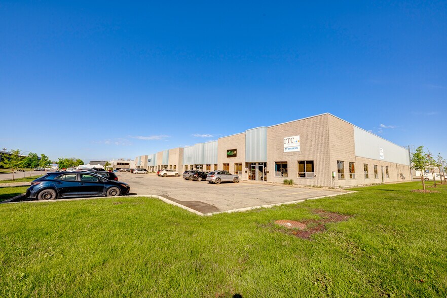 More Photos Of 901-937 Rue Michelin, Laval Flex For Lease