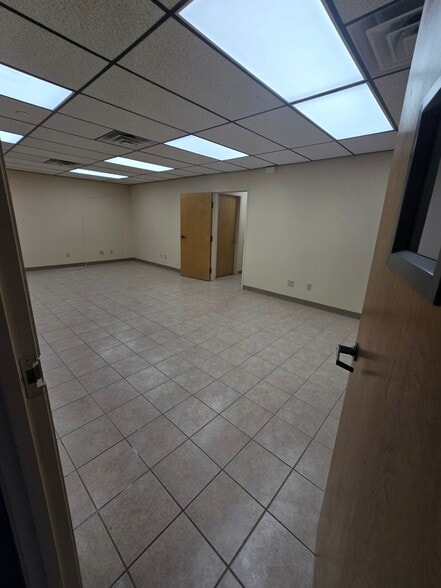 More Photos Of 3610-3616 Saturn Rd, Garland Office For Lease