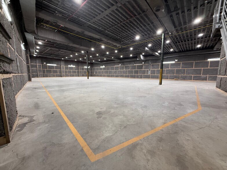 More Photos Of 1539 Covert St, Ridgewood Warehouse For Lease