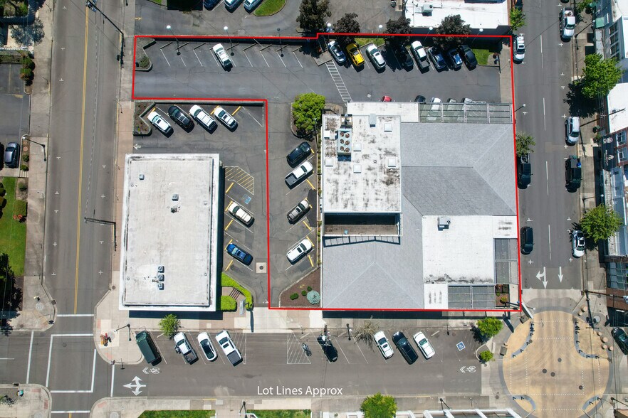 More Photos Of 619 SE Main St, Roseburg Bank For Lease