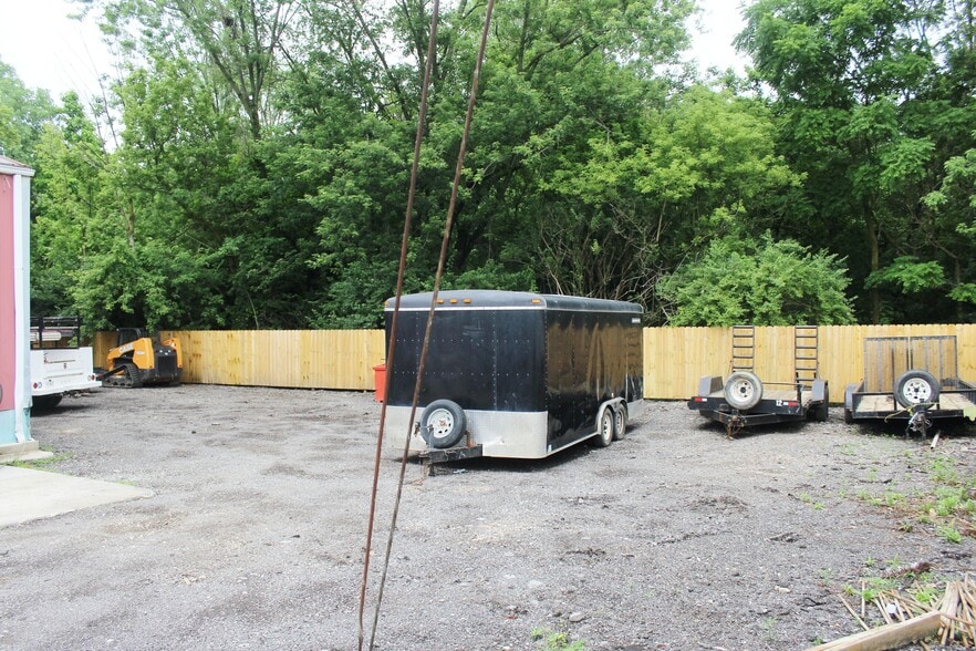 More Photos Of 6455 Massachusetts Ave, Indianapolis Flex For Lease