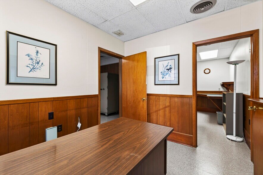 More Photos Of 314 N Braddock St, Winchester Office For Sale