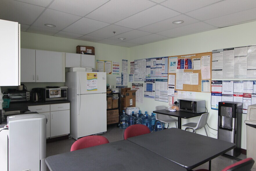 More Photos Of 1933 Montana Ave NE, Washington Warehouse For Lease