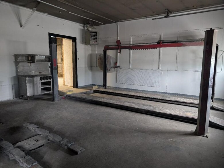 More Photos Of 807 Oilfield Ave, Shelby Industrial For Sale