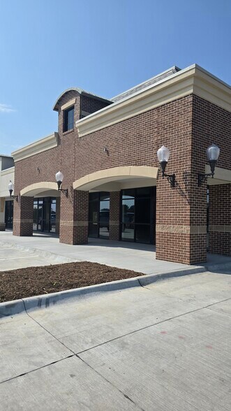More Photos Of 16510 Bedford Ave, Omaha General Retail For Lease