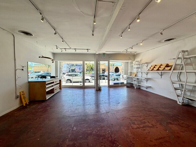 More Photos Of 816 Lincoln Blvd, Venice Storefront For Lease