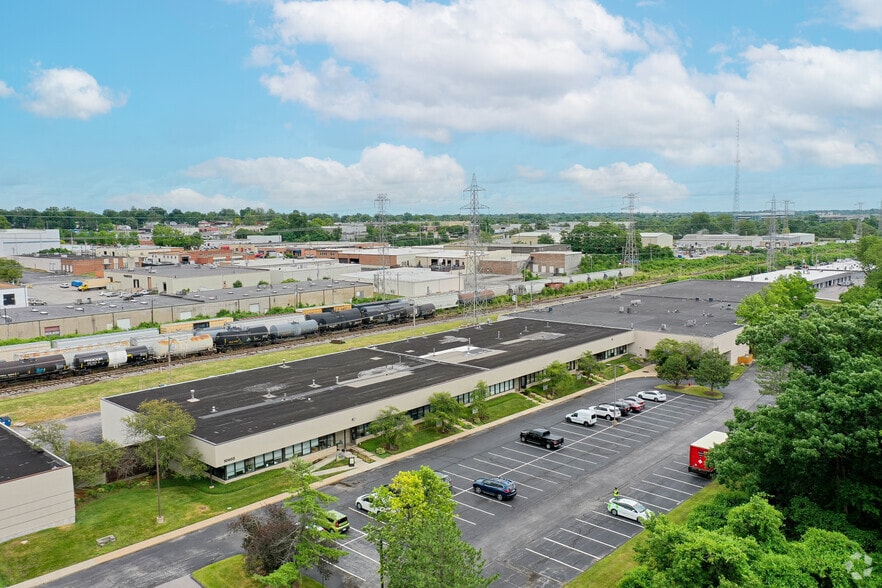 More Photos Of 10401 Baur Blvd, Olivette Unknown For Lease