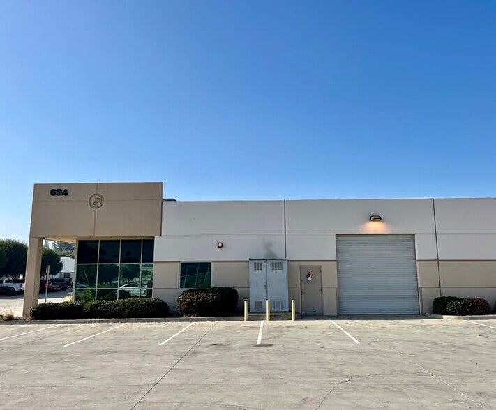 More Photos Of 694 W Parkridge Ave, Norco Warehouse For Sale