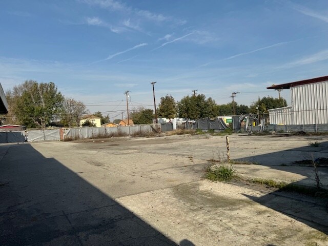 More Photos Of 500-526 E Oaks St, Compton Warehouse For Sale