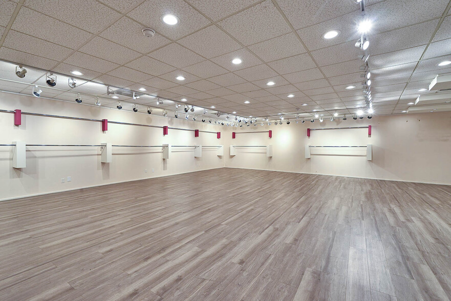 More Photos Of 519 E Washington Blvd, Los Angeles Warehouse For Lease