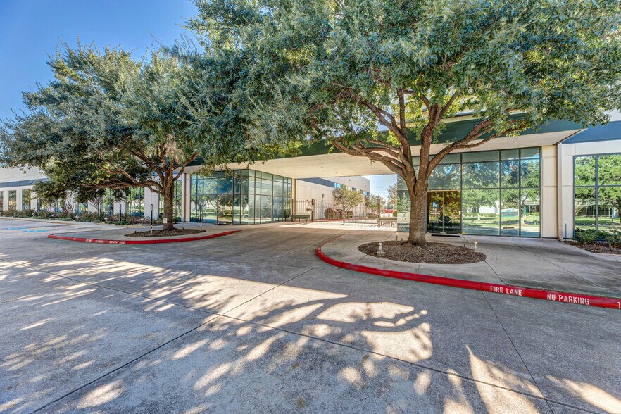More Photos Of 16503 Air Center Blvd, Houston Unknown For Lease