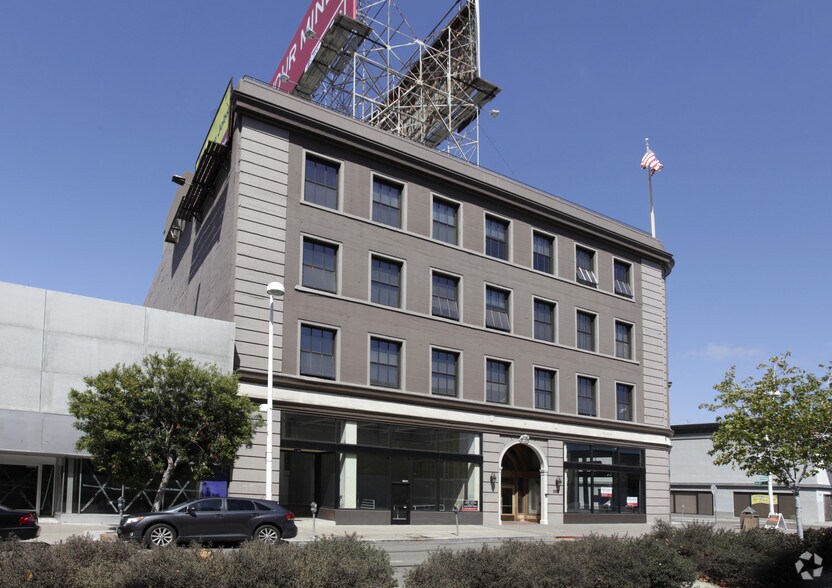 More Photos Of 2355 Broadway, Oakland Apartments For Lease