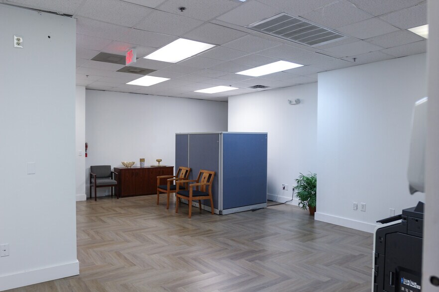 More Photos Of 6925 112th Cir N, Largo Office Residential For Lease