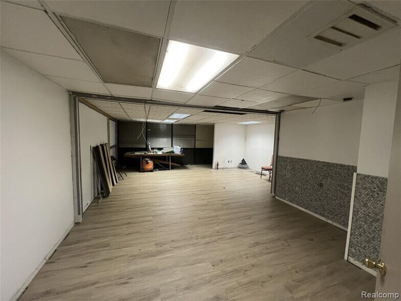 More Photos Of 3417 W Ridgeway Ave, Flint General Retail For Sale