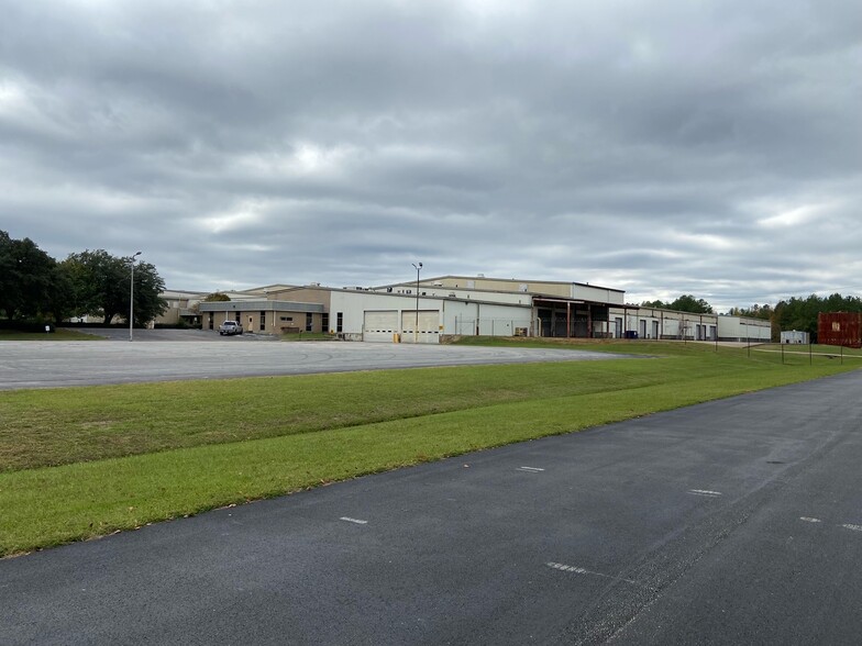 Primary Photo Of 901 Fisher Rd, Longview Manufacturing For Lease