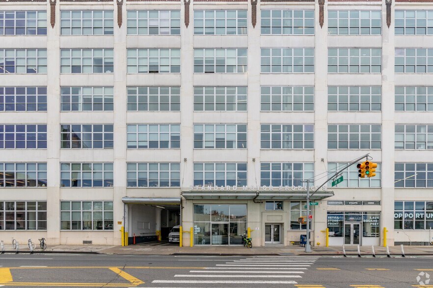 More Photos Of 3720 Northern Blvd, Long Island City Office For Lease