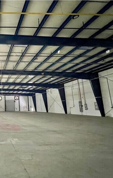 More Photos Of 660 NW Peacock Blvd, Port Saint Lucie Manufacturing For Lease