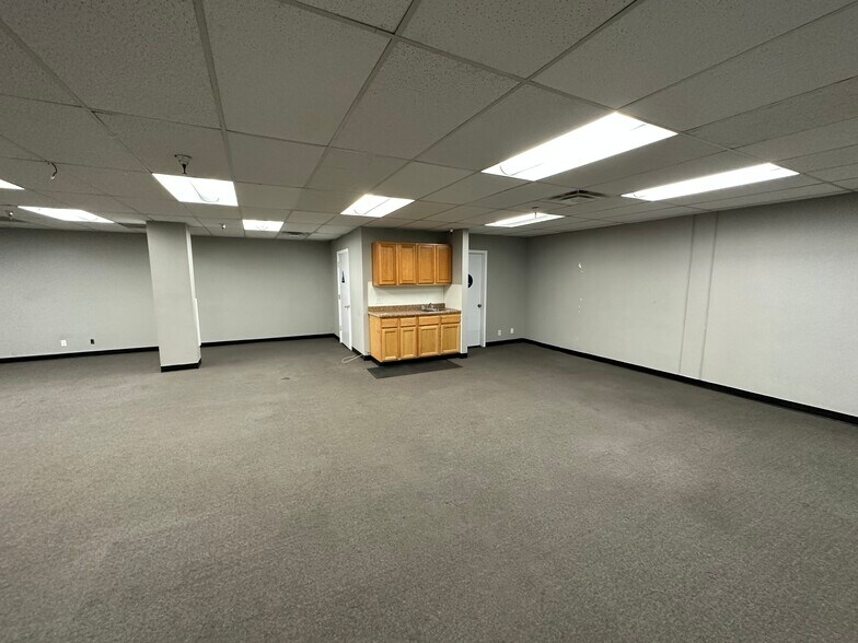 More Photos Of 21310-21314 Lassen St, Chatsworth Warehouse For Lease