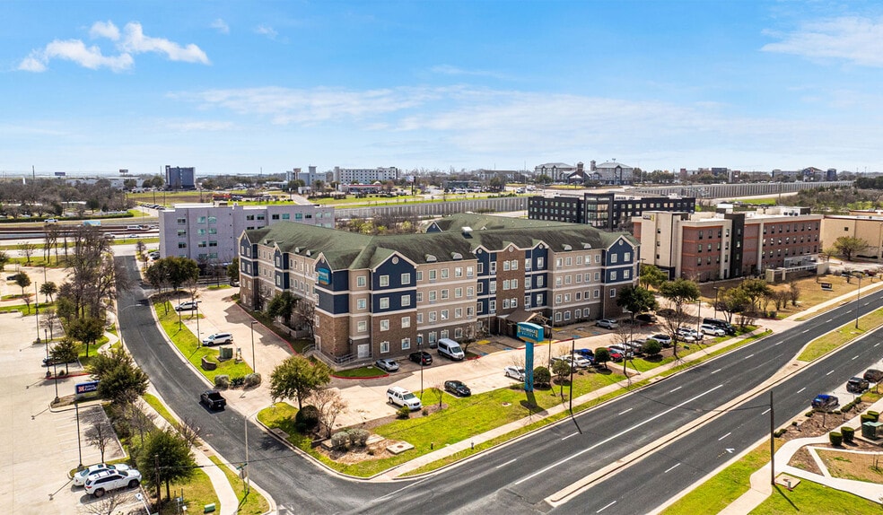 More Photos Of 1611 Airport Commerce Dr, Austin Hotel For Sale