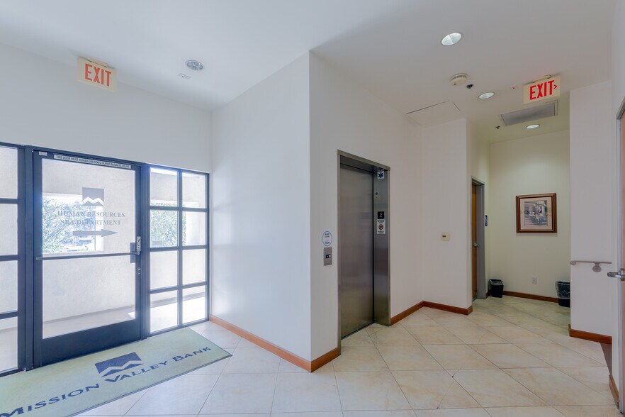 More Photos Of 9116 Sunland Blvd, Sun Valley Medical For Sale