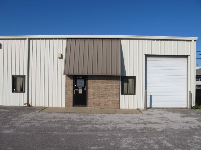 More Photos Of 611 N Washington Ave, Springfield Warehouse For Lease