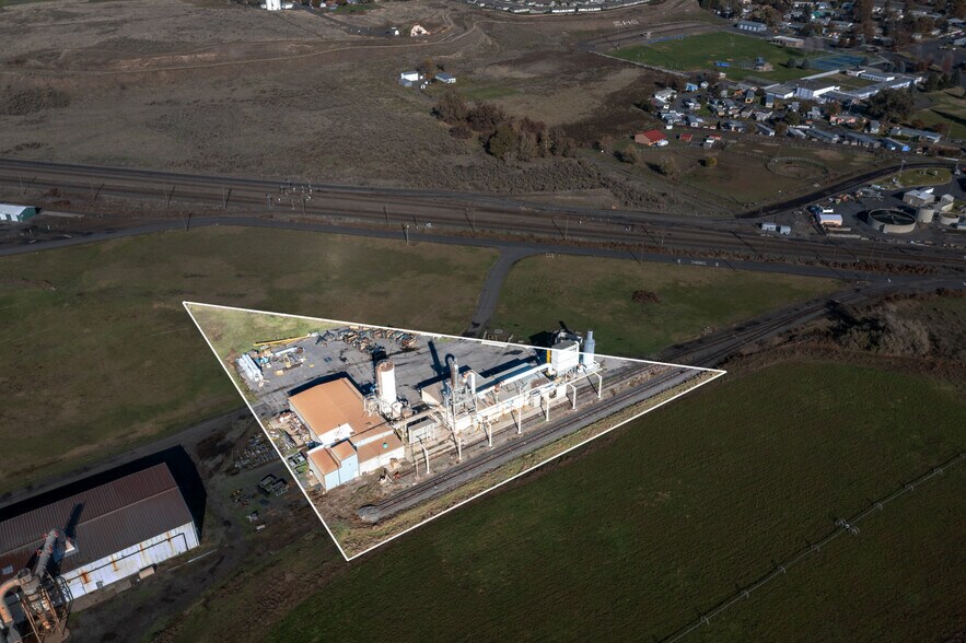 More Photos Of 405 Hoosier, Stanfield Food Processing For Lease