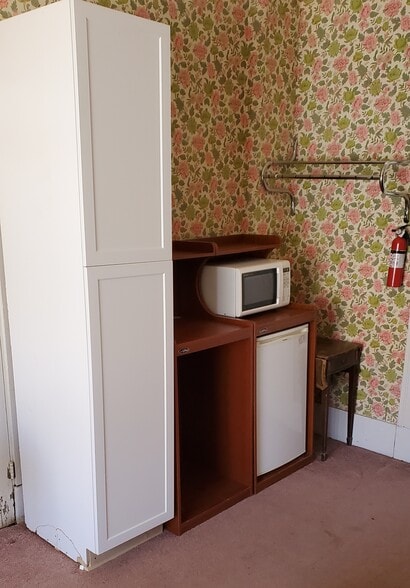 More Photos Of 400 W Victor Ave, Victor Hotel For Sale