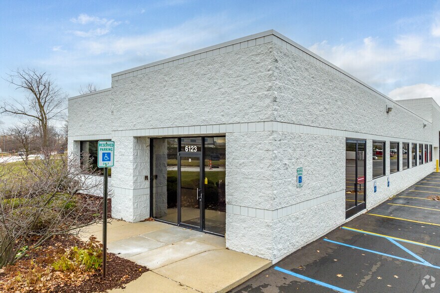 More Photos Of 6115-6123 E Thirteen Mile Rd, Warren Warehouse For Lease