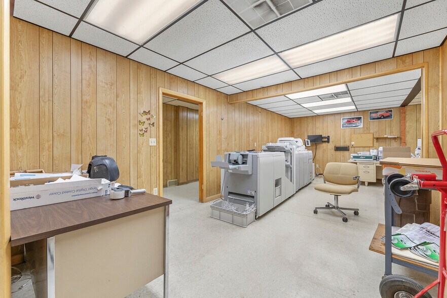 More Photos Of 14924 Beloit Snodes Rd, Beloit Manufacturing For Lease