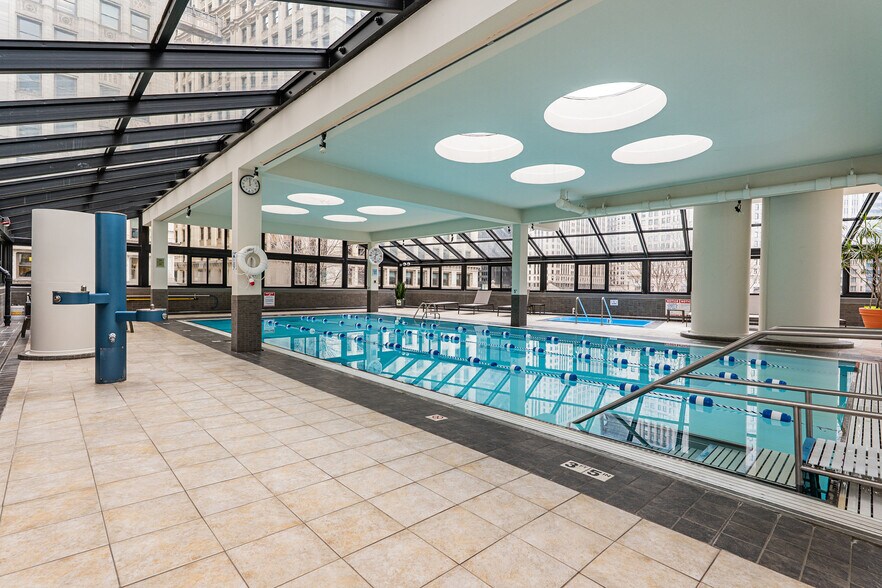 More Photos Of 405 N Wabash Ave, Chicago Office For Sale