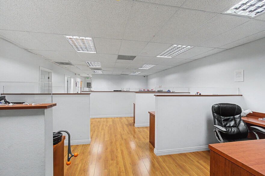 More Photos Of 6045-6047 Vineland Ave, North Hollywood Office For Sale