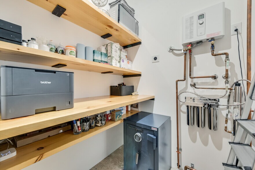 More Photos Of 1380 River Bend Dr, Dallas Office For Sale