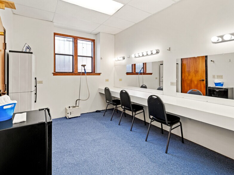 More Photos Of 125 S Main St, Hendersonville Storefront For Sale