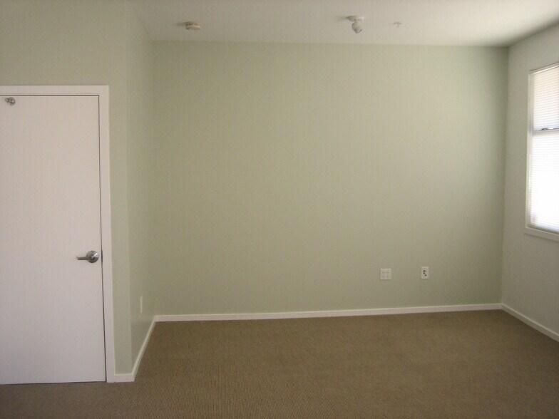 More Photos Of 6555-6557 Shattuck Ave, Oakland Office Residential For Lease