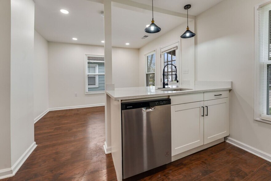 More Photos Of 2550 Broadway St, New Albany Apartments For Sale