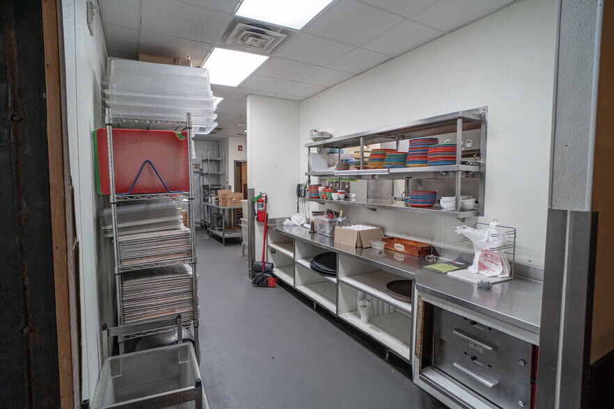 More Photos Of 406 South Ave, Springfield Storefront Retail Office For Lease