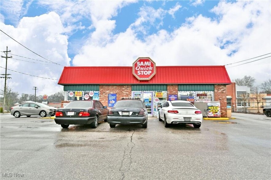 Primary Photo Of 3822 Market St, Youngstown Convenience Store For Sale