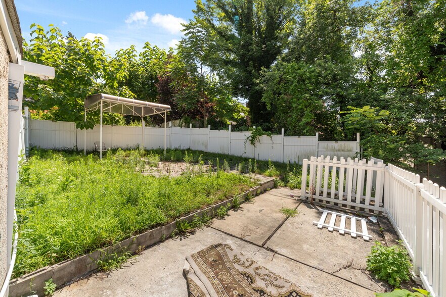 More Photos Of , Staten Island Unknown For Sale