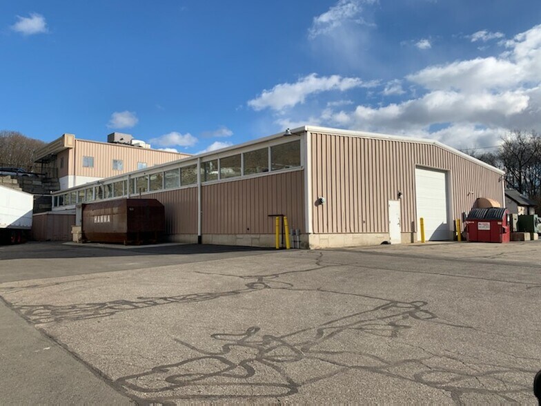 More Photos Of 155 New Haven Ave, Derby Showroom For Lease