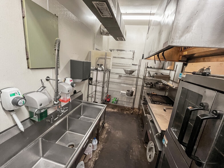More Photos Of 112 Pine St, Texarkana Restaurant For Sale
