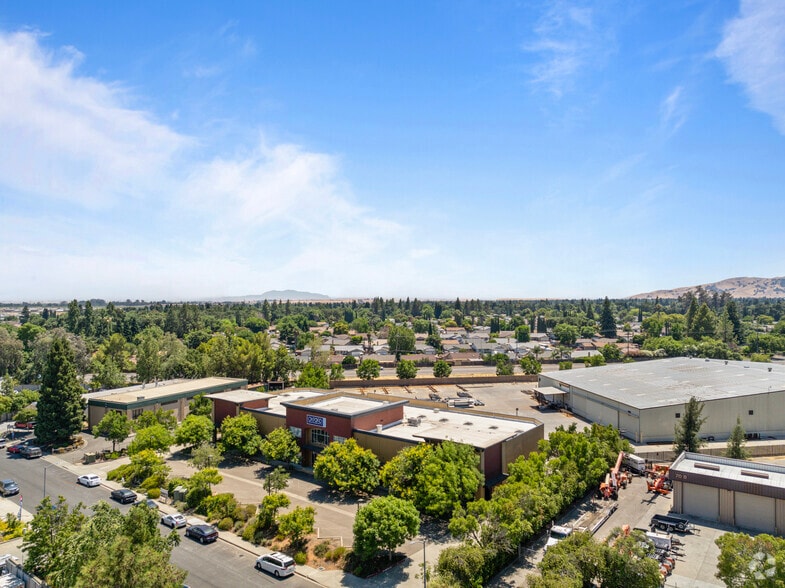 More Photos Of 64 Union Way, Vacaville Light Distribution For Lease