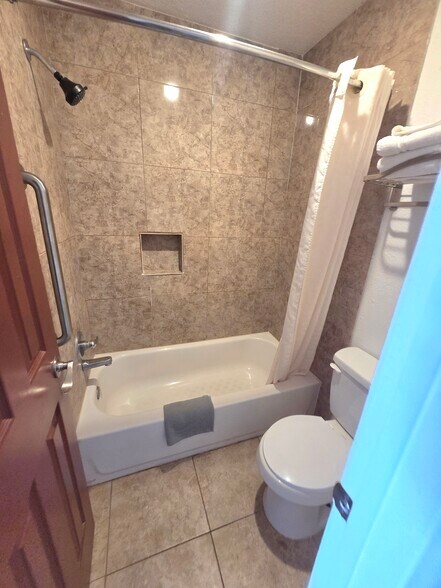 More Photos Of 420 E Oklahoma Blvd, Alva Hotel For Sale