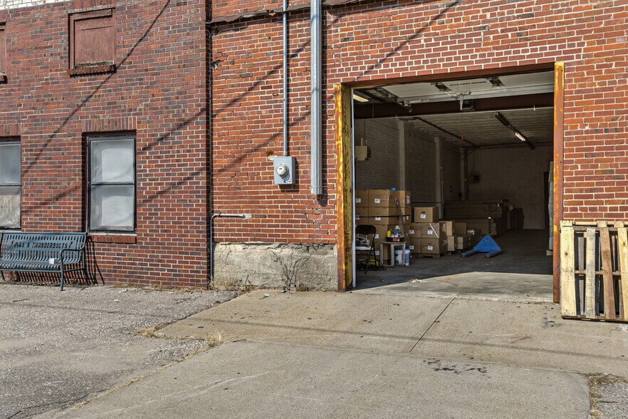 More Photos Of 415 S 7th St, Lincoln Warehouse For Lease