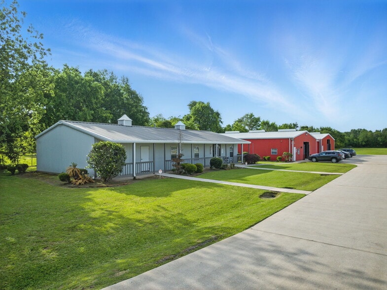 More Photos Of 421 Jones Rd, Highlands Warehouse For Lease