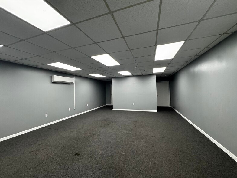More Photos Of 235 S Hampton Ave, Johnsonville Warehouse For Sale