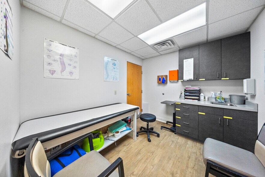 More Photos Of 1901 Winchester Ave, Ashland Office For Sale