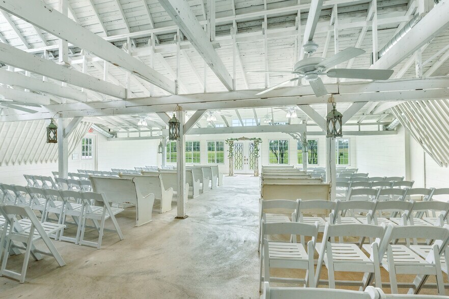 More Photos Of 53447 Highway 290, Hempstead Specialty For Sale