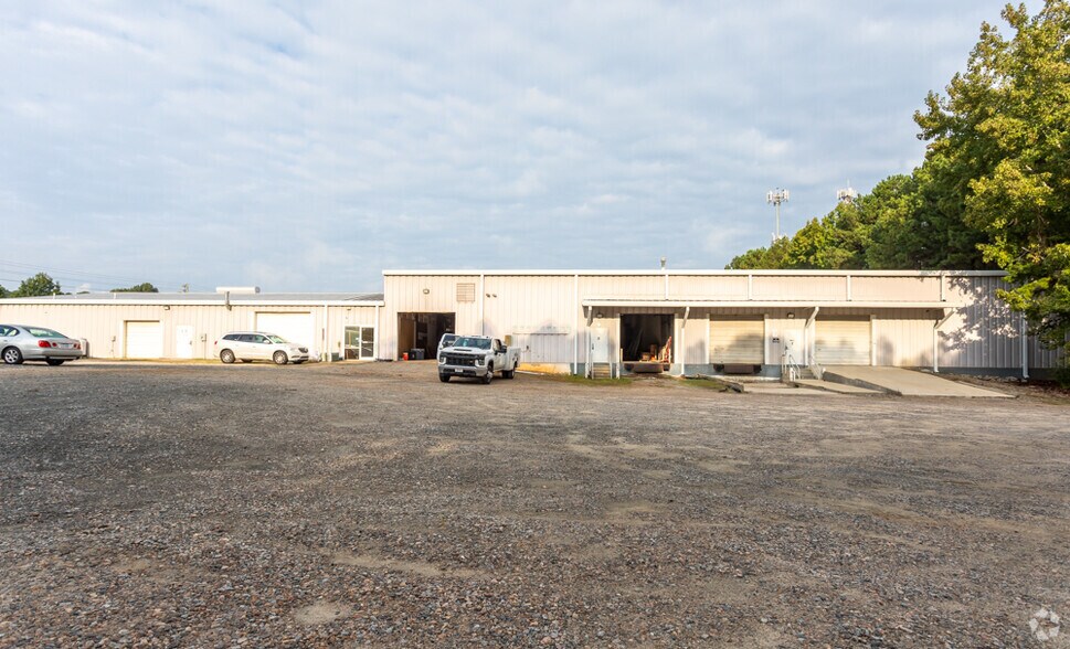 More Photos Of 3800 Tryon Rd, Raleigh Warehouse For Lease