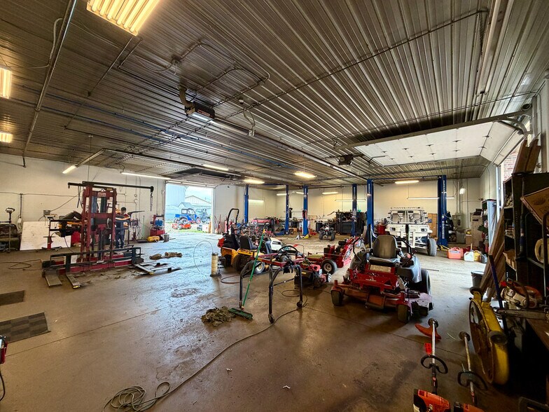 More Photos Of 206 S Carrollton St, Malvern Auto Dealership For Sale